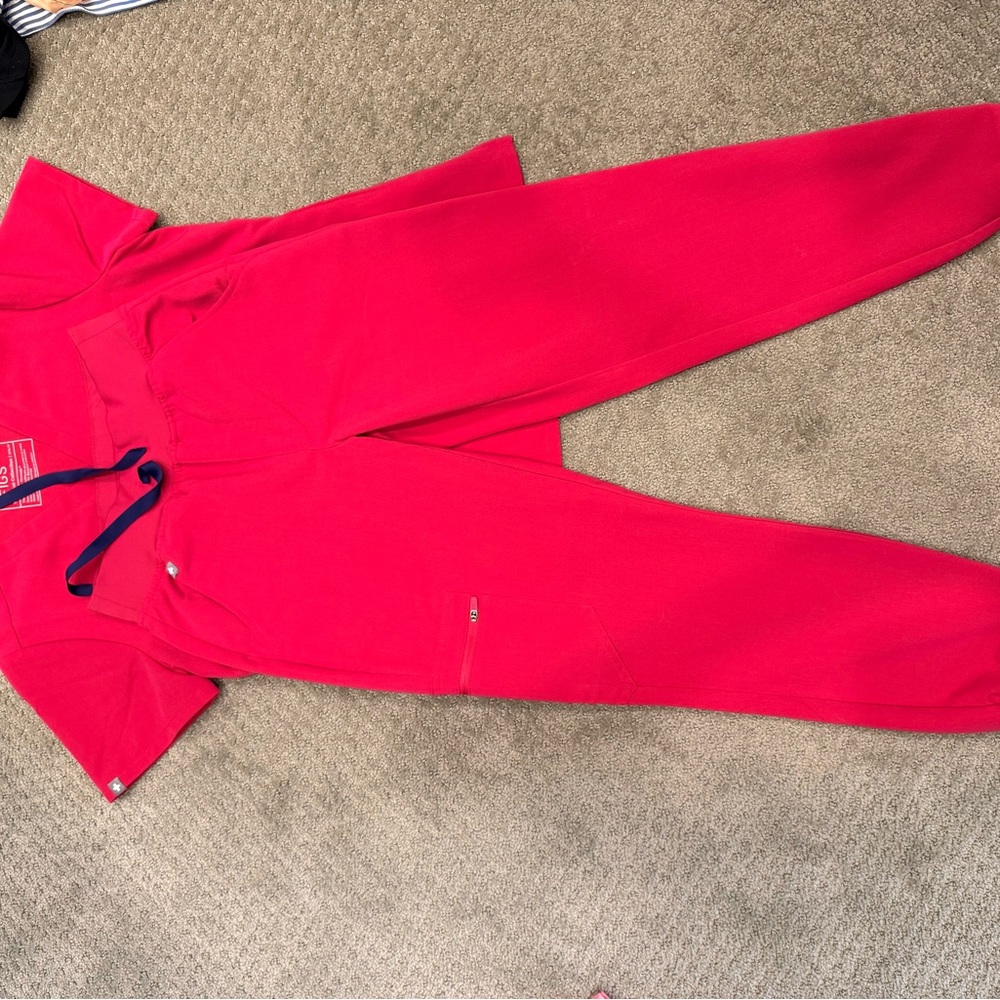 Figs Women’s Ultra Rose Scrub Top & Jogger SET - Picture 5 of 6